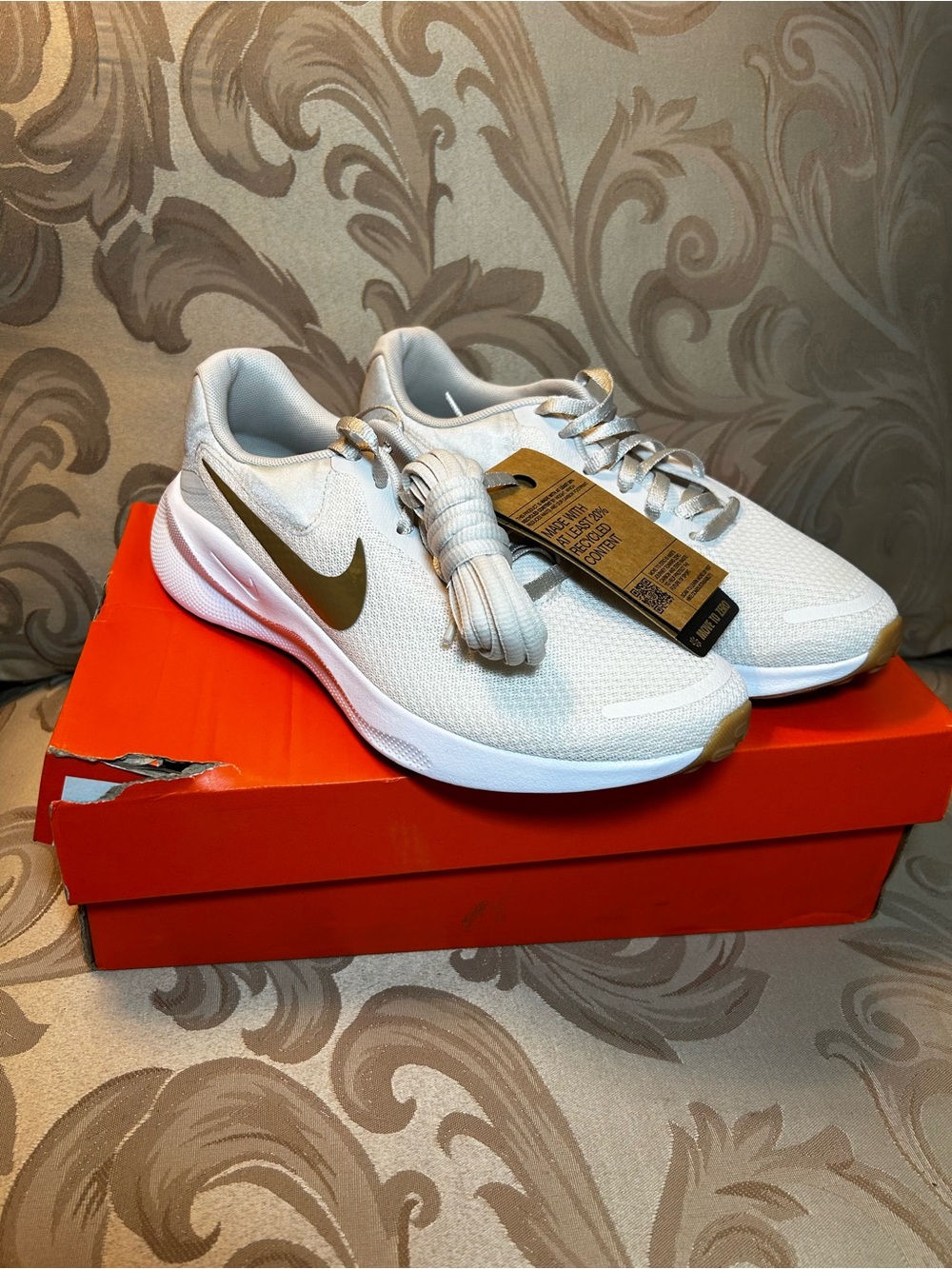 NWT In Box Nike Revolution 7 Road Runnig Shoes Womens 7.5 Phantom Neutral Olive